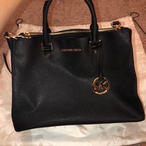 Black Michael kors Camille bag